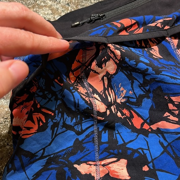 LULU LEMON SPEED SHORT Paint Storm Harbor Blue Multi Sz 4 Vented Running Shorts - Picture 7 of 14